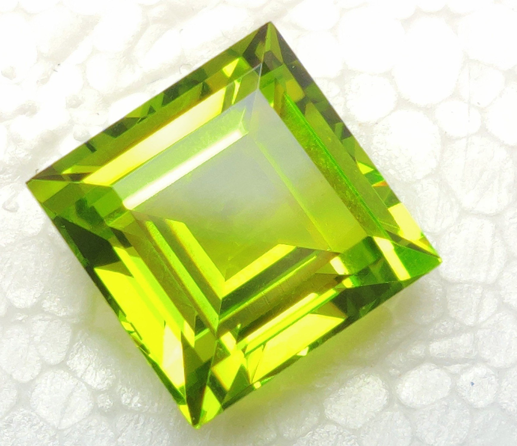 Hiraola's Product Image